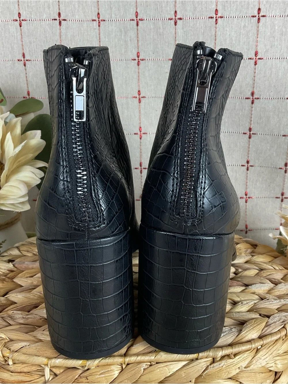 Steve Madden “Julianna” Black Croco Embossed Ankle Boots Size 10 Bootie